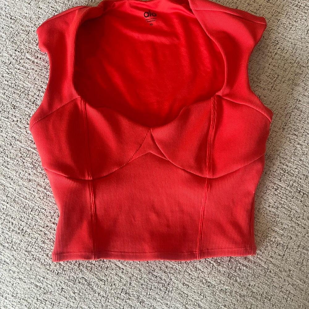 ALO Yoga Women's Red Top - Picture 1 of 3